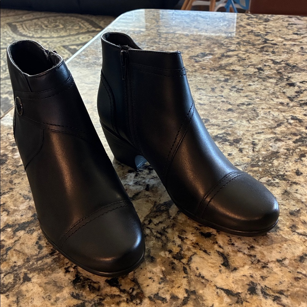 Clarks Black Leather Ankle Booties size 5.5